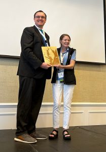 Nicole Minni receives GIS award